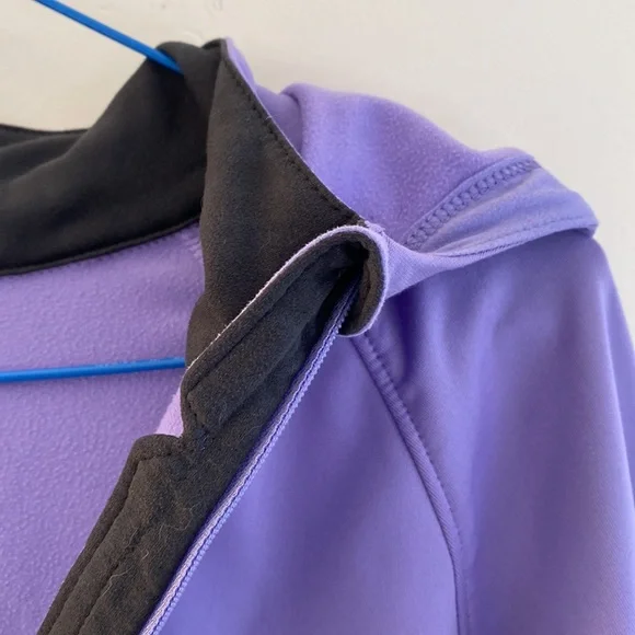 Nike 1/4 zip hoodie, dri-fit 89% polyester, 11% spandex, lavender color - Picture 9 of 9